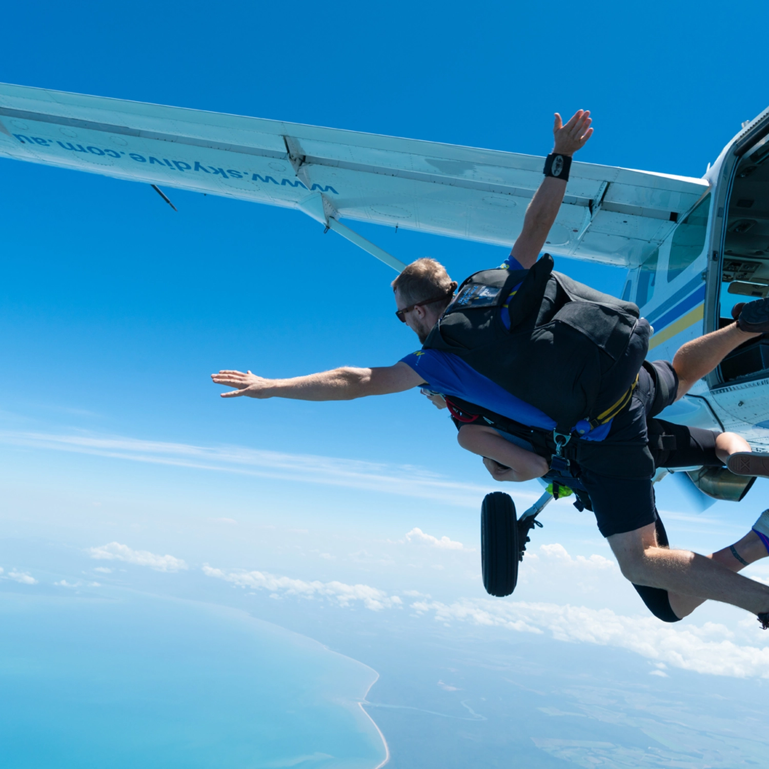 Mission Beach Tandem 15,000ft Skydive with Mission Beach Transfers 6