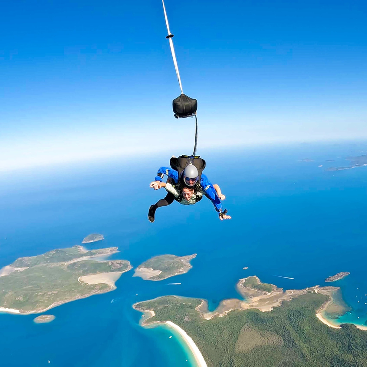 Airlie Beach Tandem 15,000ft Skydive (with Transfer) 4