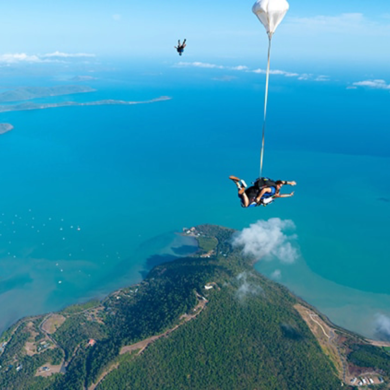 Airlie Beach Tandem 15,000ft Skydive (with Transfer)