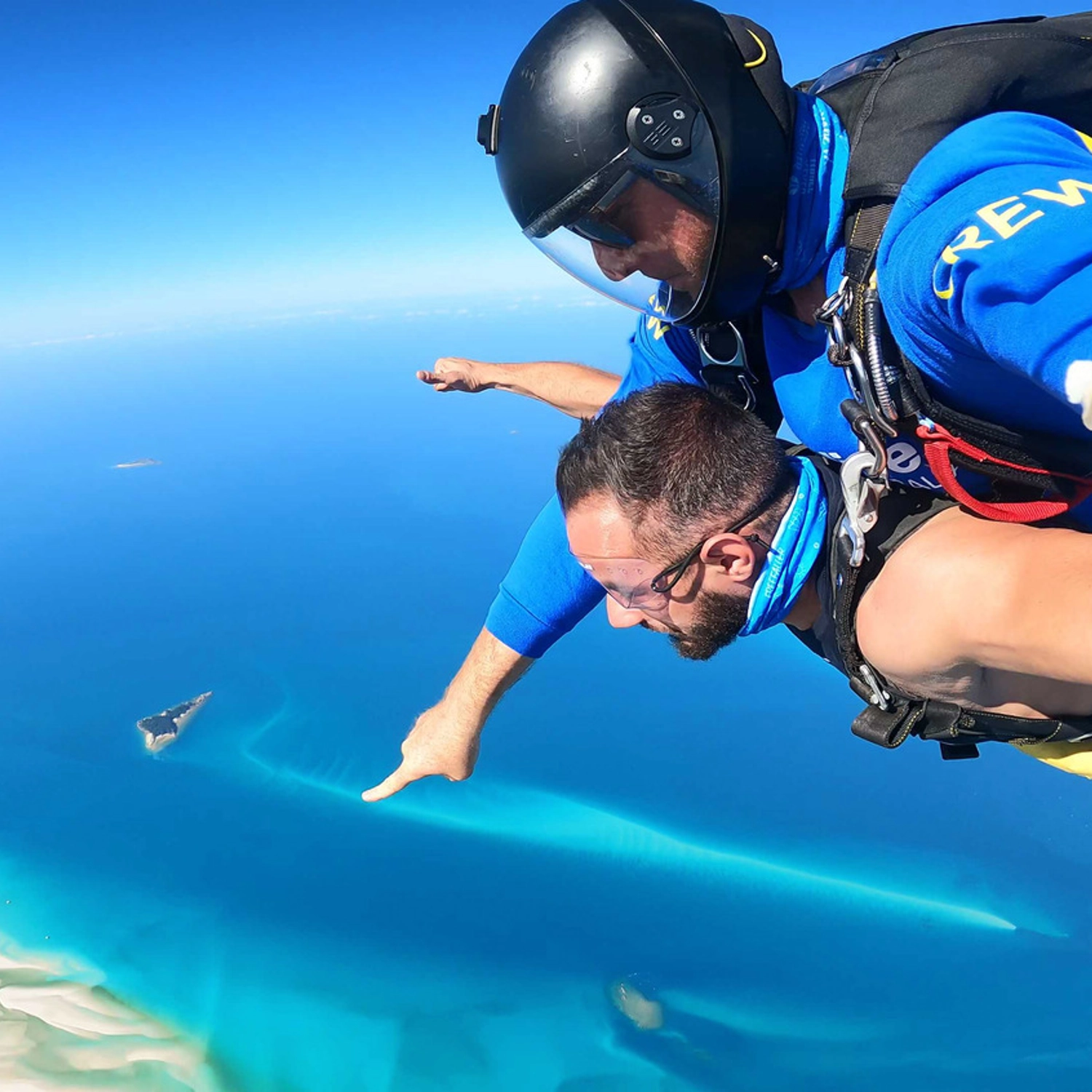Airlie Beach Tandem 15,000ft Skydive (with Transfer) 3